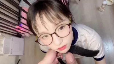 眼镜清纯小母狗，请主人尽情内射我，想给你生小狗狗！摇尾乞怜极品白嫩奶