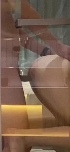 成功尿逼里的时候射了出来，她说她前夫从没受过这种待遇，想都没敢想